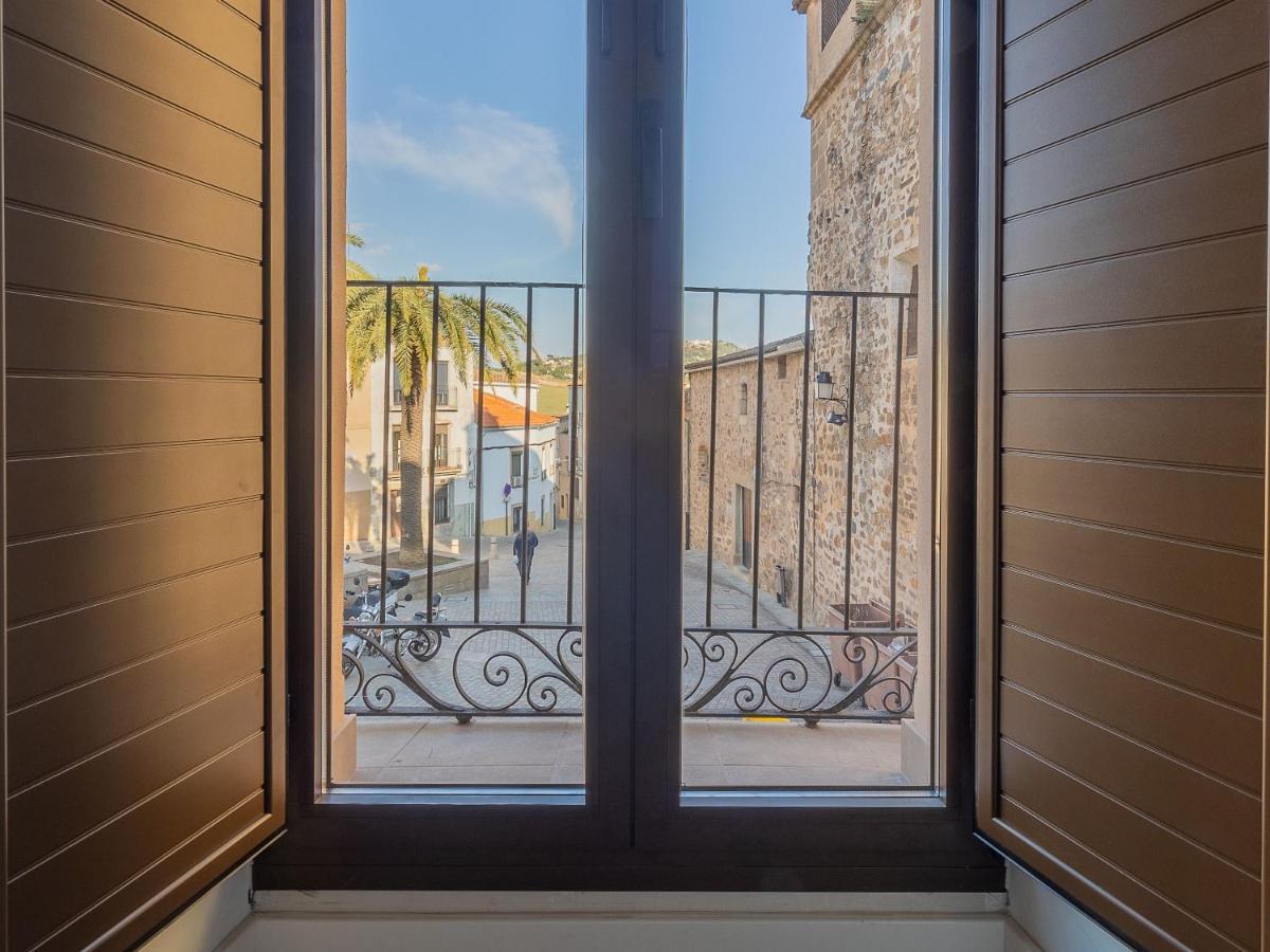Apartamentos El Patio Plaza Santa Clara Caces Eksteriør bilde